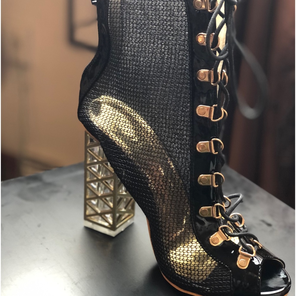 Mesh heels
